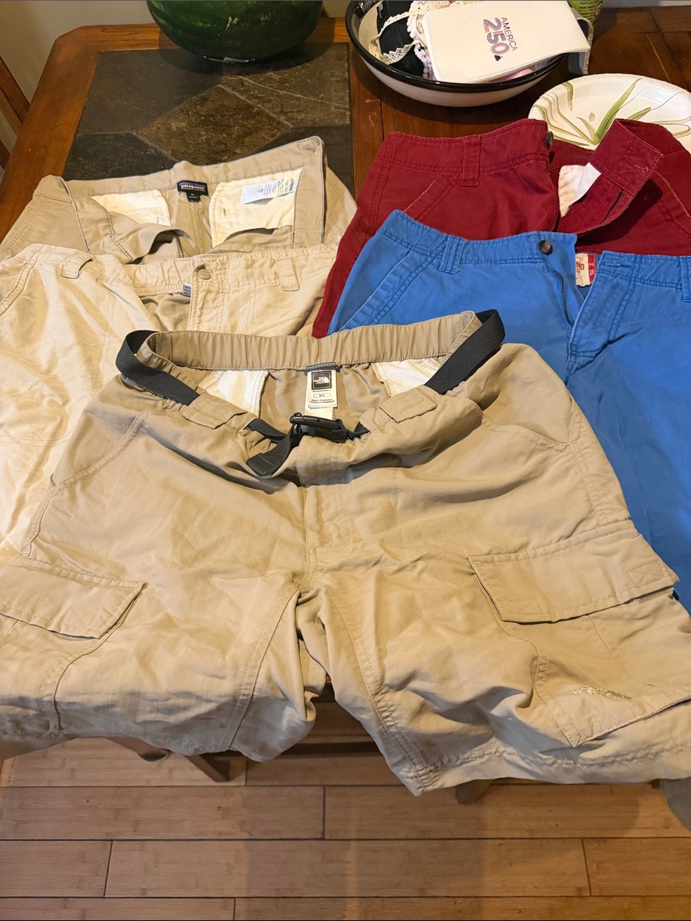 5 pairs of men’s shorts Colombia north face mission size 31-32